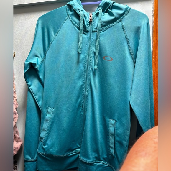 Oakley active wear zip up - Picture 3 of 7